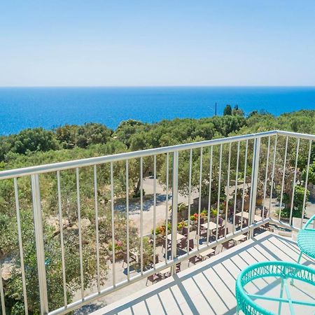 Hotel Orsa Maggiore Castro  Экстерьер фото