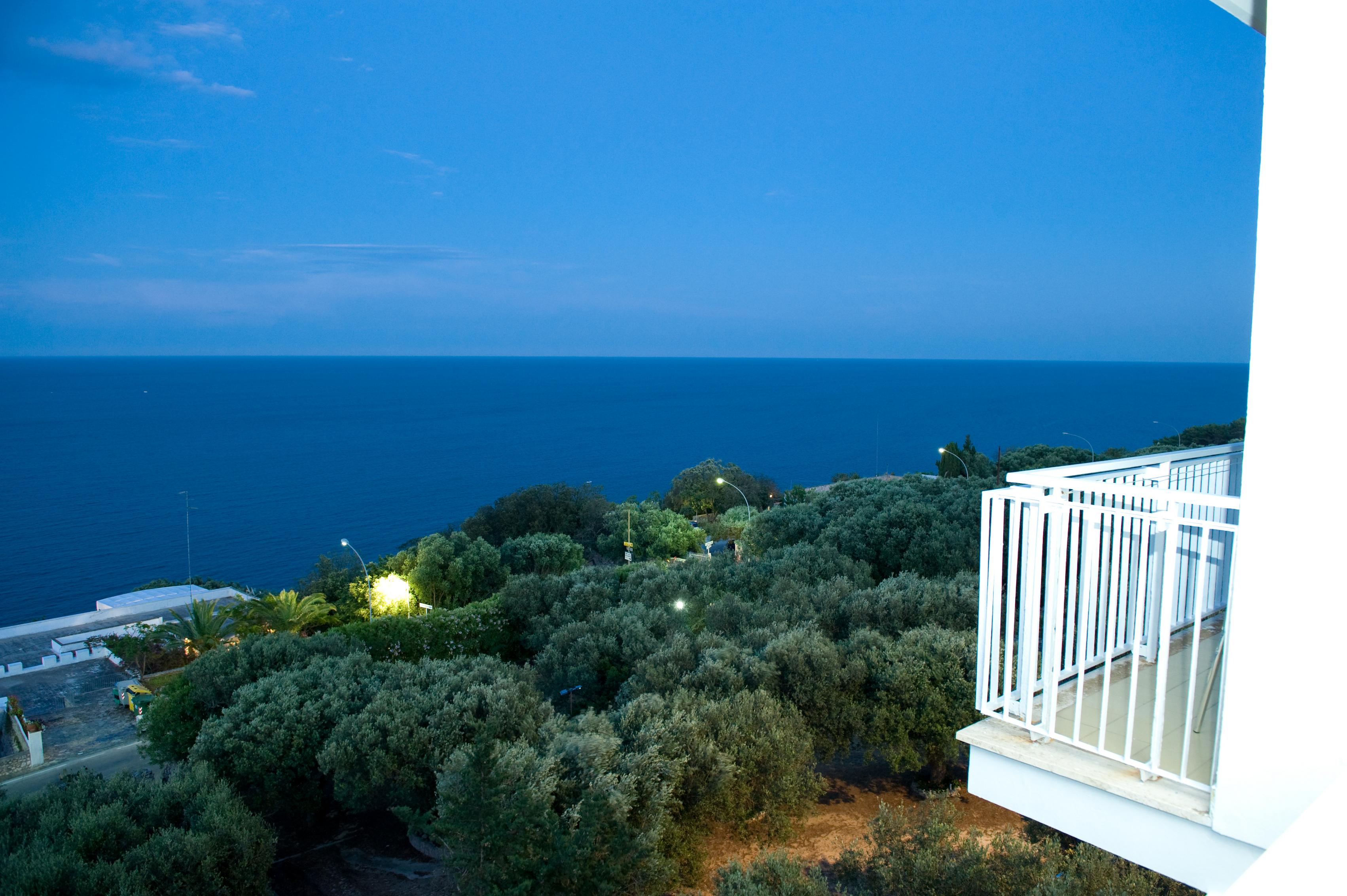 Hotel Orsa Maggiore Castro  Экстерьер фото